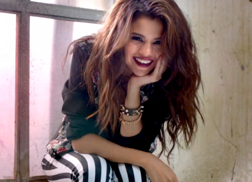 thomazing's tweet image. Meta: DUZENTOS RTs pela Selena! #SelenaForMMVA