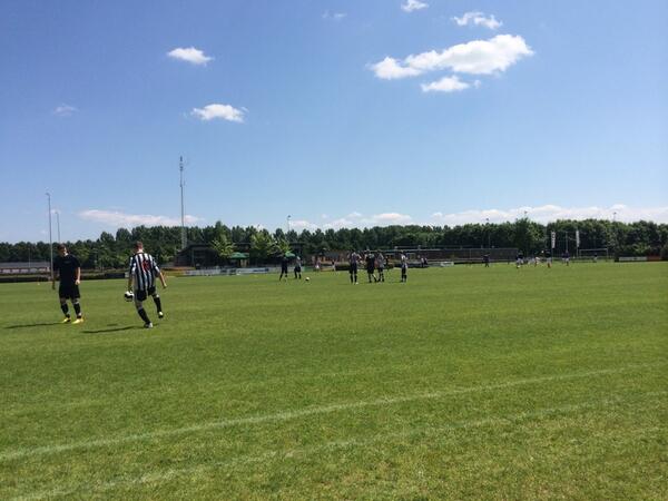 De Tukkers A1 is in Duiven bezig met de warming up voor de wedstrijd tegen DVV A1. #nacompetitie #handhaving