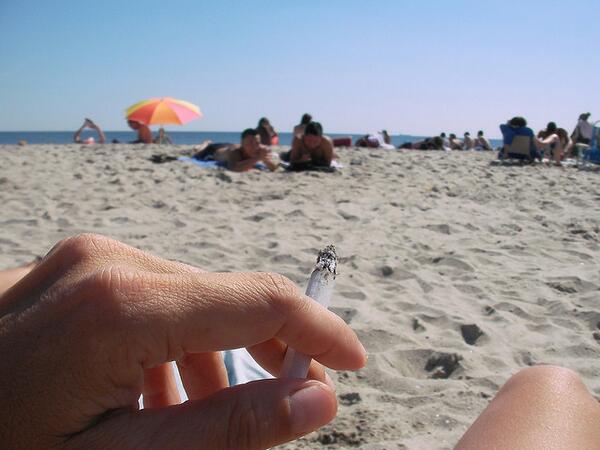 bebesymas's tweet photo. Los niños expuestos al humo tienen el doble de probabilidades de recaer en crisis asmáticas. http://t.co/FMF2qy8ylo http://t.co/ojA3W35xf7