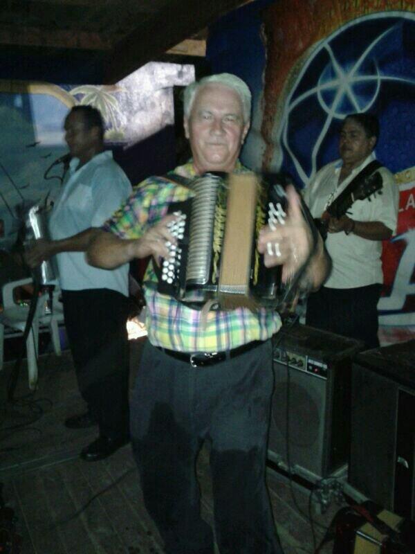 reformaseoye's tweet photo. Hoy @UlpianoV en HD desde Los Paraguas de @Penonomenos @Cocle_C2 En Vivo. http://t.co/pRBdOhZYDe