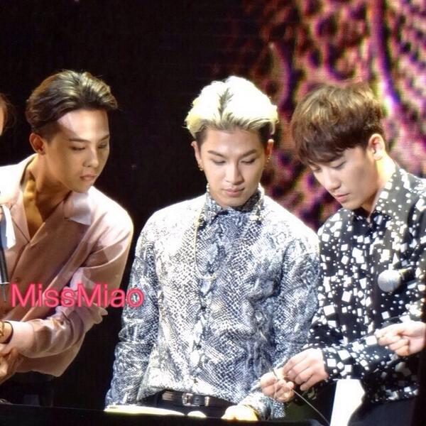 [31/5/14][Pho] GD, Taeyang và Seungri @ Fanmeeting ở Quảng Châu Bo9wnRwIAAA16eb