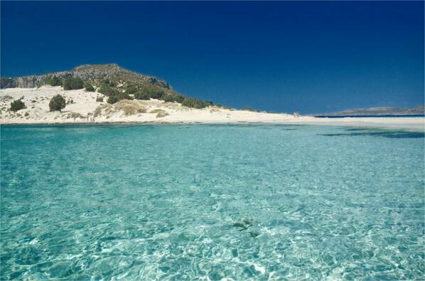 Quest'isola greca è in vendita: ecco perché larep.it/1jhpUtI