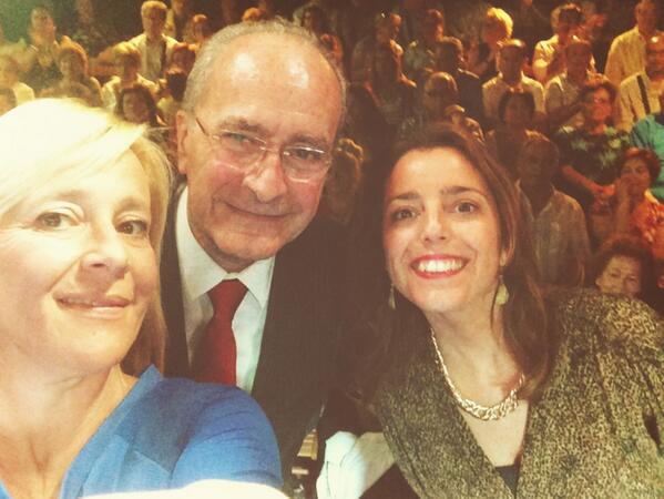 Con <a href="/pacodelatorrep/">Paco de la Torre</a> <a href="/MarTorresCasado/">Mar Torres</a> y muchos vecinos y vecinas de #CiudadJardin en el acto del <a href="/PPCiudadjardin/">Ciudad Jardín</a>