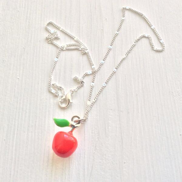 thedorothydays's tweet photo. Cute apple necklace on silver plated chain just £5 https://t.co/af6OQaa5kY #wineoclock #womaninbiz http://t.co/TLCL7rAncC