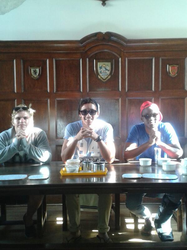 Lu_odolo's tweet image. @CWebster_11 @curtiboy22 #hostel #maintable #owens