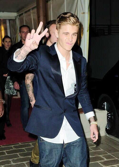 jbizzlelimit's tweet photo. “@brooksallgdrx: 👋 http://t.co/sVjjXKU7DV”
