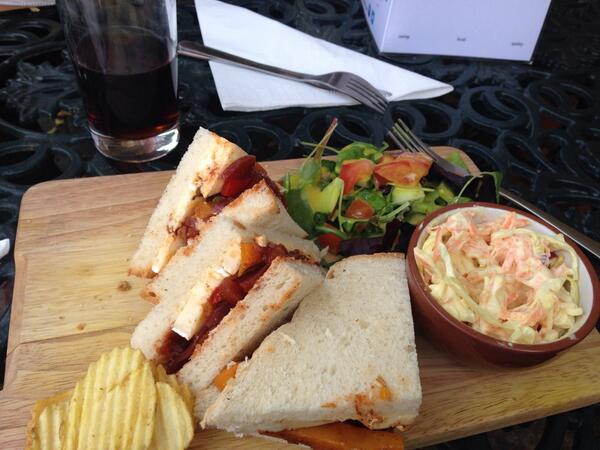 amarilloarts's tweet image. Lovely lunch at @TheCourtyard1 with @Squerryes and @howesterham