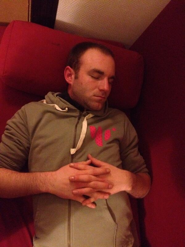 expresscandy's tweet image. Alors prêt pour vendredi ?  Thomas se prépare déjà ! 20h au Magick à Jambes avec nos potes de Noisy Pride !