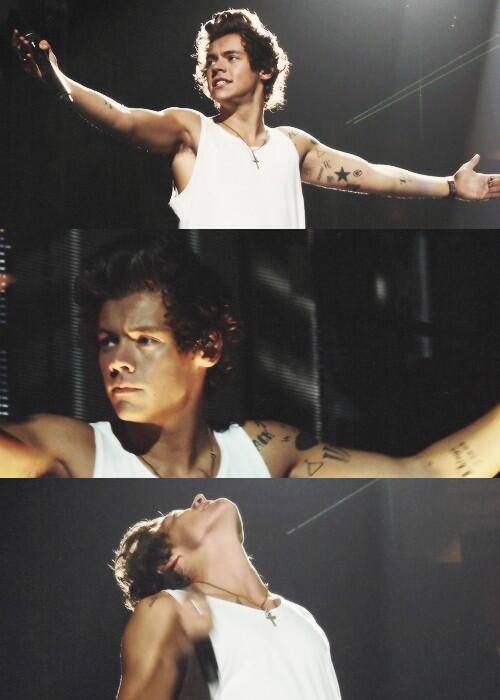 cybernarda87's tweet photo. "WE TREND WORLDWIDE EVERYDAY"
OUR FANDOM BE LIKE
#heatOneDirection
#IMNEVERLEAVINGTHEONEDIRECTIONFAMILY https://t.co/A2fqXT1Euz