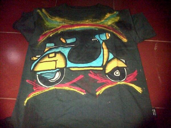 AreSetyawan's tweet photo. Terima pesanan kaos. Mo model lukis.sket wajah poto karikatur. Hub 087774818557 . Harga 150-300 trgtg tgkt ksltn gmbr http://t.co/rZtb1cBsCZ