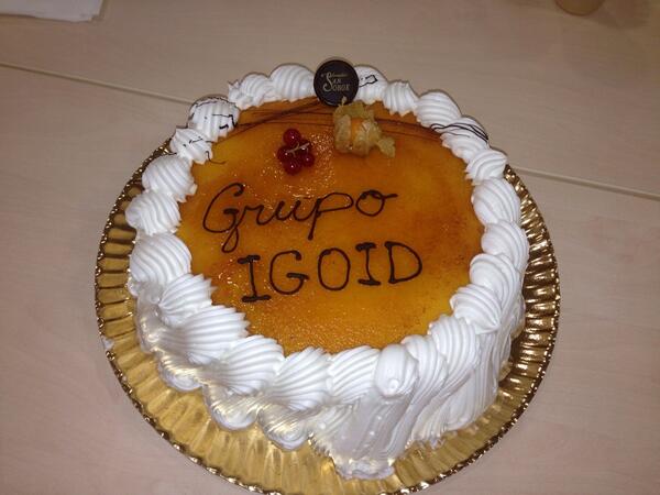 GallardoLeonor's tweet photo. Tarta del @GrupoIgoid por el cumpleaños del gran investigador @Victor25Villa http://t.co/KcZgRWeMQt