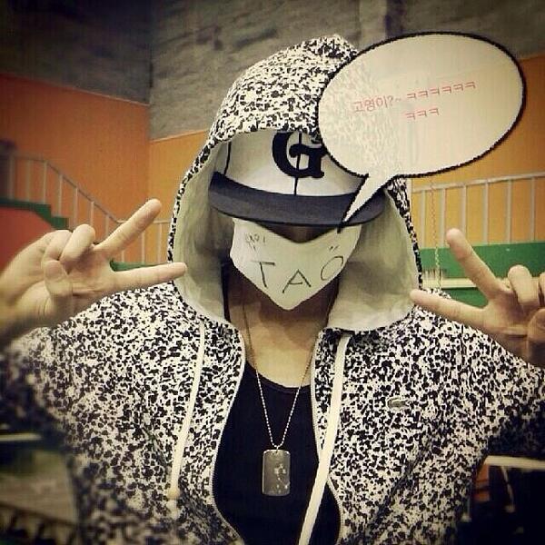 EXOCASTLE's tweet photo. 140519 In Tao's picture, he actually meant '๊ณ ์์ด' instead of '๊ณ ์์ด' on the speech bubble... HAHA so cute. #ForeverSilly http://t.co/l6NscQqYT4