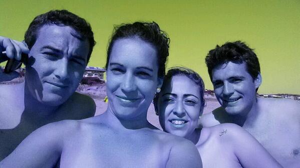 cinta_gonzalez's tweet photo. Selfie 1° dia de playa!! @mariquillasj @erdiaz900 #jesusCastejon http://t.co/I27USTeiP4
