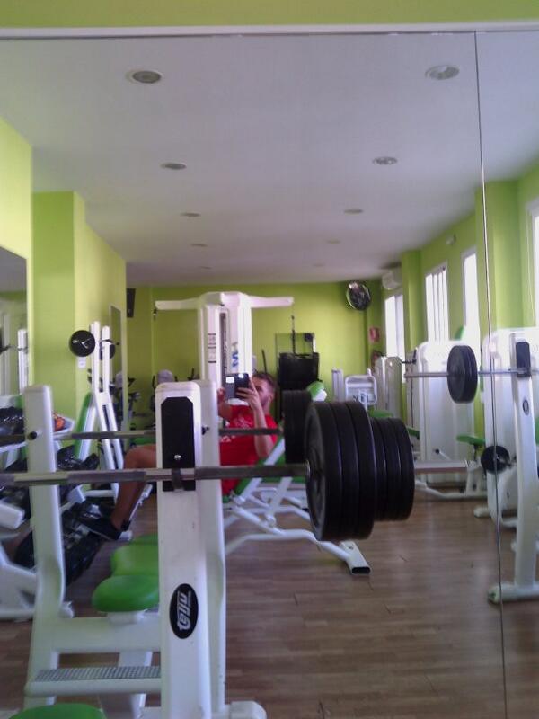 Leoon24's tweet photo. Solito y tranquilito en el gym jajaja TO PA MI http://t.co/iaFFD4SLuu