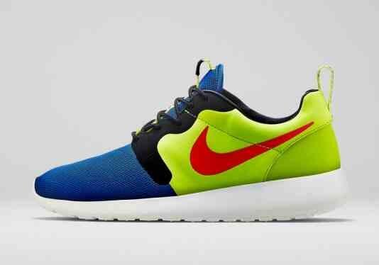 kickrelease's tweet image. Nike Roshe Run HYP PRM - Magista Collection release on 05/22/2014 for $100 via @KicksOnFire #KoFapp👍👍👍