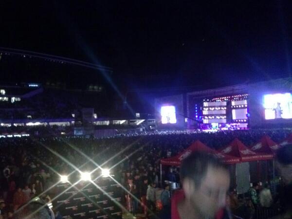 CocoCholy's tweet image. ce bestial o fost la fortza zuu!!..jur:))..peste 70.000 de oameni pe cluj arena:D