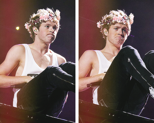 galcostax's tweet photo. DEPOIS DIZEM QUE VIDA DE NIALL GIRL É FÁCIL #heatOneDirection http://t.co/tgB5cr7OjK