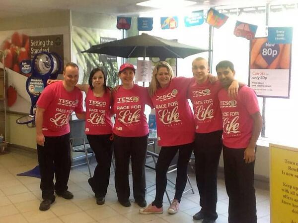 laura3451's tweet photo. Pink Day for Race for Life in Roseburn Express Edinburgh @RussellBrwn http://t.co/UpJrlMCI6R