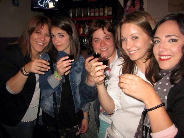 blancadelcoso's tweet photo. Chin chin chicas!! Por muchas más como esta! @nurylow @lucinthecam http://t.co/QbejojqbLN