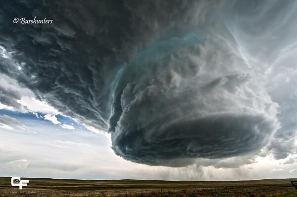 NBCNews's tweet photo. Whoa! Spectacular supercell storm takes shape in time-lapse video http://t.co/uKdqQafJB2 http://t.co/791EFwix9j