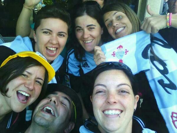 AlexCostasVila's tweet photo. Me meo, jajaja... @monicaglez79, @macarrilla_30, @mapilargd y dos chicas que no conozco. #Centolismo. http://t.co/VkPjWeltfZ