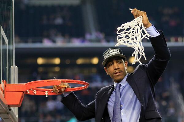 SportsCenter's tweet photo. THIS JUST IN: UConn coach Kevin Ollie spurns NBA, agrees to contract extension to stay w/ Huskies. (via @YahooSports) http://t.co/M3JMk8jP0z