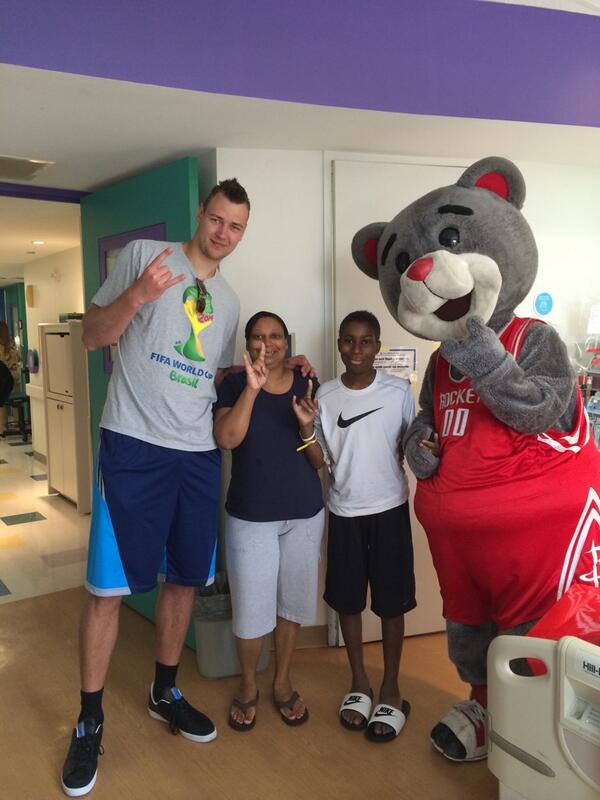 DonatasMot's tweet photo. Visiting C.J at the hospital ! Get well soon my friend ! http://t.co/4FEDbBuE2t