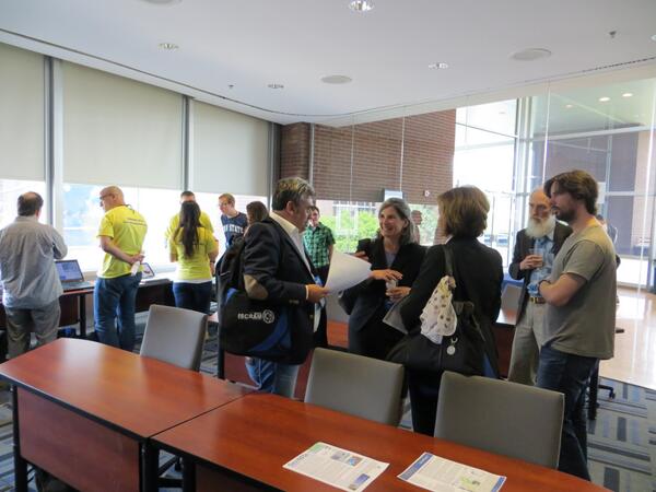 GeoVISTA_PSU's tweet image. at the GeoVISTA demo session #iscram2014 IST room 215