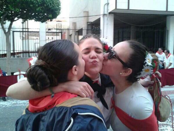 Anngeelaaaa's tweet photo. La unión hace la fuerza http://t.co/SzIT3oVH8P