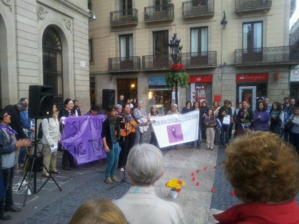 Más vale tarde que nunca posa sentiments i so contra la violència nasclista. <a href="/helenaltes/">Helena Altés</a> <a href="/Prouviolencia/">Prou Violència</a> <a href="/caladona/">Ca la Dona</a>