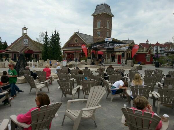 StantonStore's tweet image. Visiting the stanton store at blue mountain?  Live entertainment all long weekend!!!