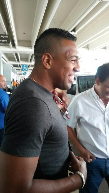 Roberto Nurse acaba de arribar a suelo patrio para incorporarse con la Sele de Bolillo. <a href="/tvmaxpanama/">TVBasuraPanama</a> <a href="/SomosLaSele/">SomosLaSele</a>