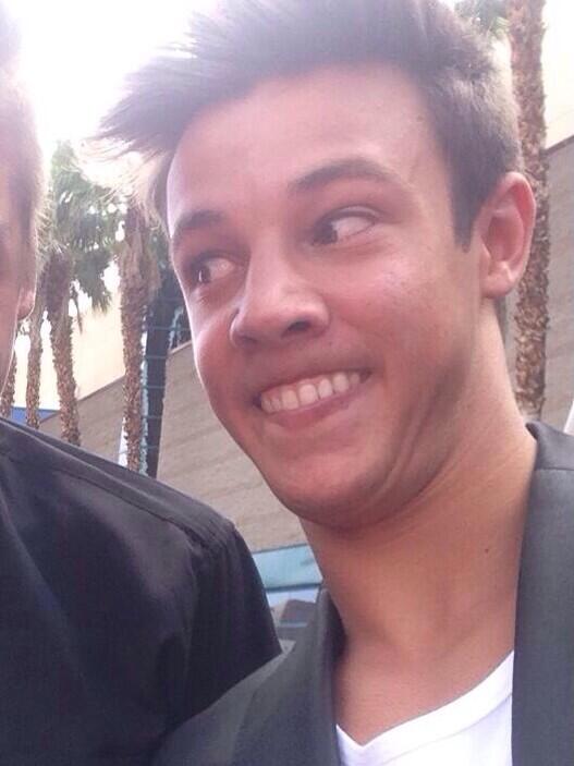 GabriPascuzzo's tweet photo. Retweet if you feel like Cameron Dallas is perfect . No matter what face. @camerondallas http://t.co/W2HJtrGhIM