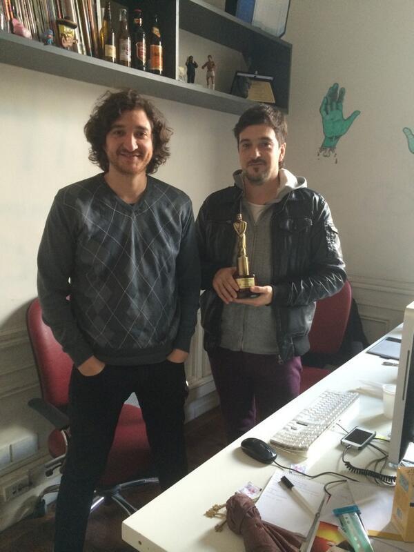 Escuelita's tweet photo. Nuestro exalumno @piattonia y su dupla @varela_facu con el Martín Fierro que ganaron ayer por su trabajo para Speedy! http://t.co/ebwJWSri2Y