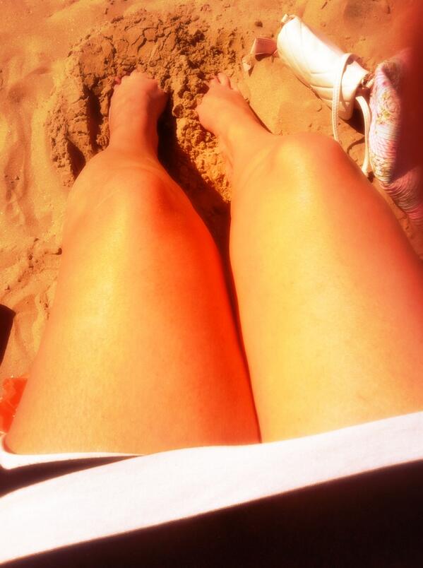 Gem_Walsh88's tweet image. A day at the beach on saturday :) 
#weekendsun #burnt #knobblyknees