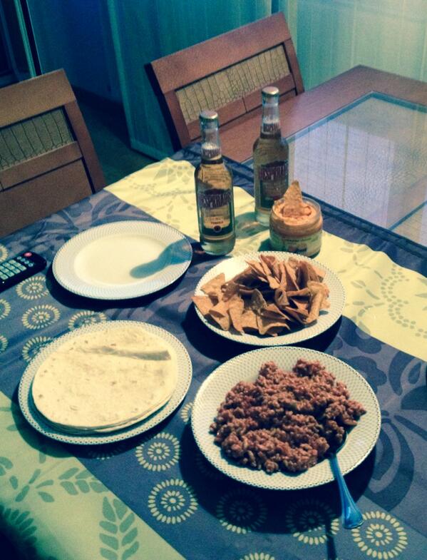 arka32's tweet photo. Cenita mejicana con @Mari_1907 http://t.co/jySnKXAGte