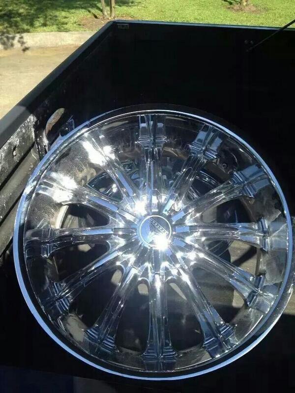 22" for sale in plano Richardson area $600 obo 97-04 ford chevy and dodges 469-230-6350