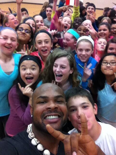 ToddJDuckett's tweet photo. Chilling with Pearson 6th graders in Shakopee, MN! Thank you for making it rain with me💦 #Flood2 #FutureRainMakers http://t.co/T0ZKgNpn5n