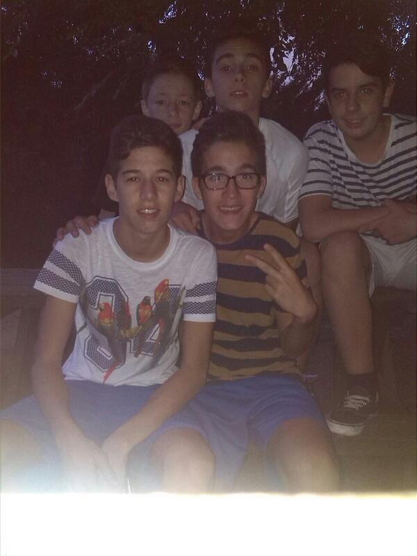 Pili710's tweet photo. "@nonitoviera: Con los colegaas @Javiliiito_7  @javiliiito_7 @TiitoGarcia11 @NanndoPerez http://t.co/ggi1UDKONo"ole ahí los tíos waposs!!