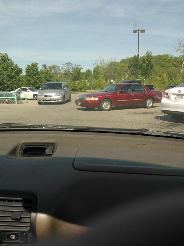 ashlynjon's tweet photo. Parking #fail http://t.co/cSAGrwZR0C