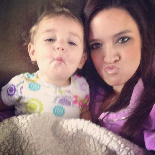 SarahPollack's tweet photo. Watching Frozen with my niece Kennedy Jane ❤️ http://t.co/VUKxtfFgJo