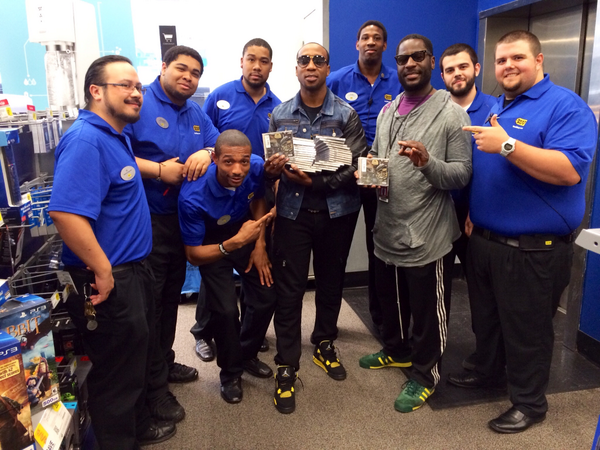 FrankKnuckles's tweet image. walked in &amp;amp; bought the first 2rows of CDs of the new album s/o @MikeJCotterell &amp;amp; the good ppls @BestBuy!! #ATYSYC