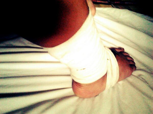 _voussmevoyez's tweet image. TOO MUCH FANGIRLING THO. XD #sprained