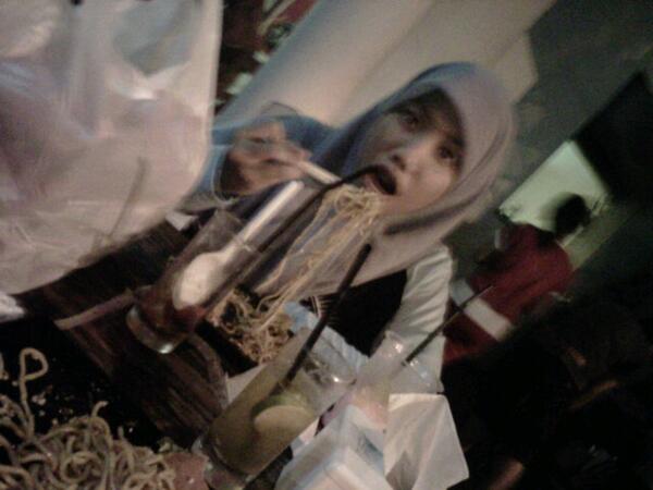 MariaN_Putri's tweet photo. Tadi malem mie kober ama dinda @DindaMaulidya8 http://t.co/TGAHCy6XNX