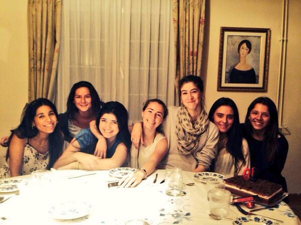 CrisDeza's tweet photo. Creo que a veces no las merezco!💘💘 es mejor si las conoces en su version original!👌👌 http://t.co/u9P8eUDHLv