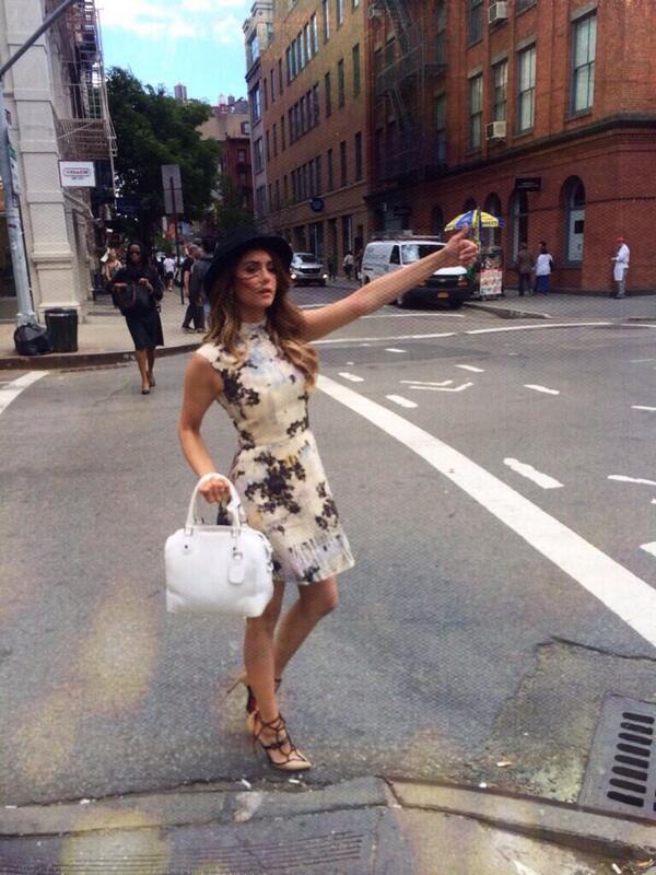 TVDvampirelove's tweet image. If I saw nina standing here like this I'd kidnap her and take her home