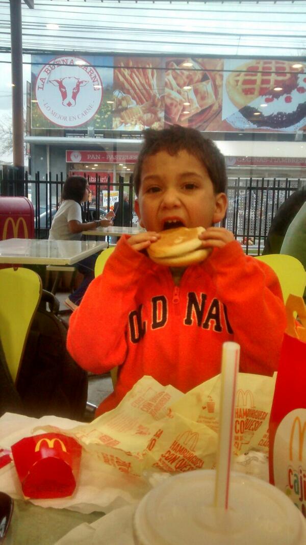 valincita's tweet photo. Un tomito con hambre http://t.co/og5ieC4bFk