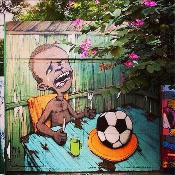 _Paisajes_'s tweet photo. Este graffiti en São Paulo...para reflexionar si vale la pena el gasto. http://t.co/gqSYr70S1H