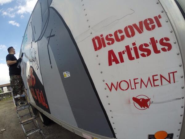 WOLFMENT's tweet photo. Awesome day. Great collaboration w/ @chrisRWK, #veng, and #sinesart in #brooklyn. Thanks to all! #wolfment #streetart http://t.co/ks4fKgJ7o8