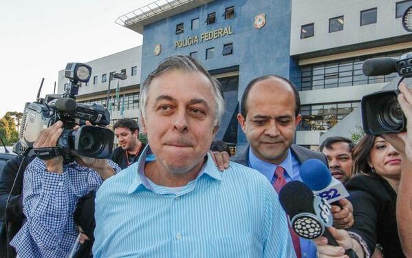 gizabuso's tweet photo. Ex-diretor da Petrobras é solto após decisão do Supremo http://t.co/8GXjExkaWf A lei é só p os contribuintes... http://t.co/WSEqM7oMYM
